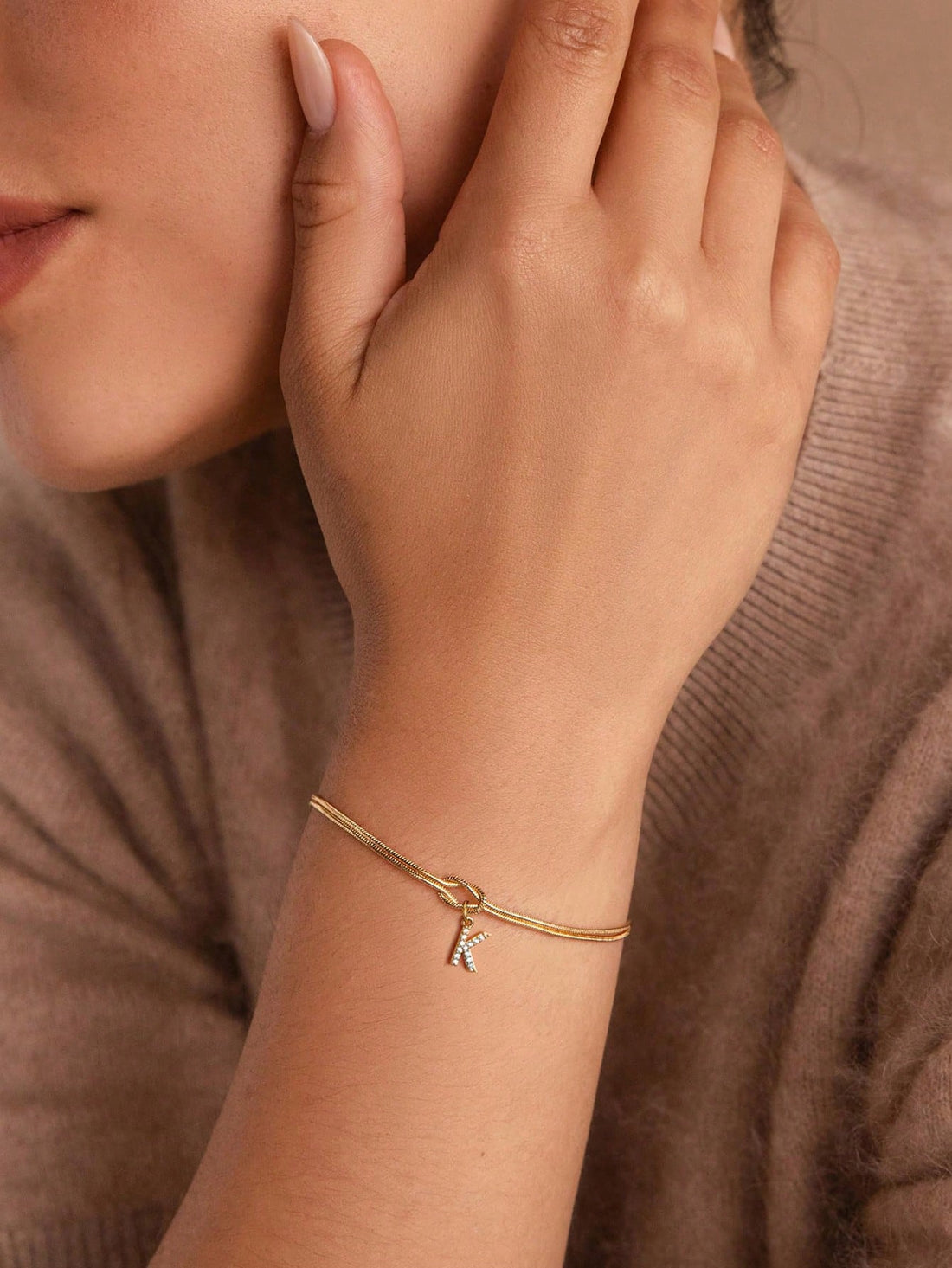 Düğüm Zincirli Taşlı Harf Bileklik