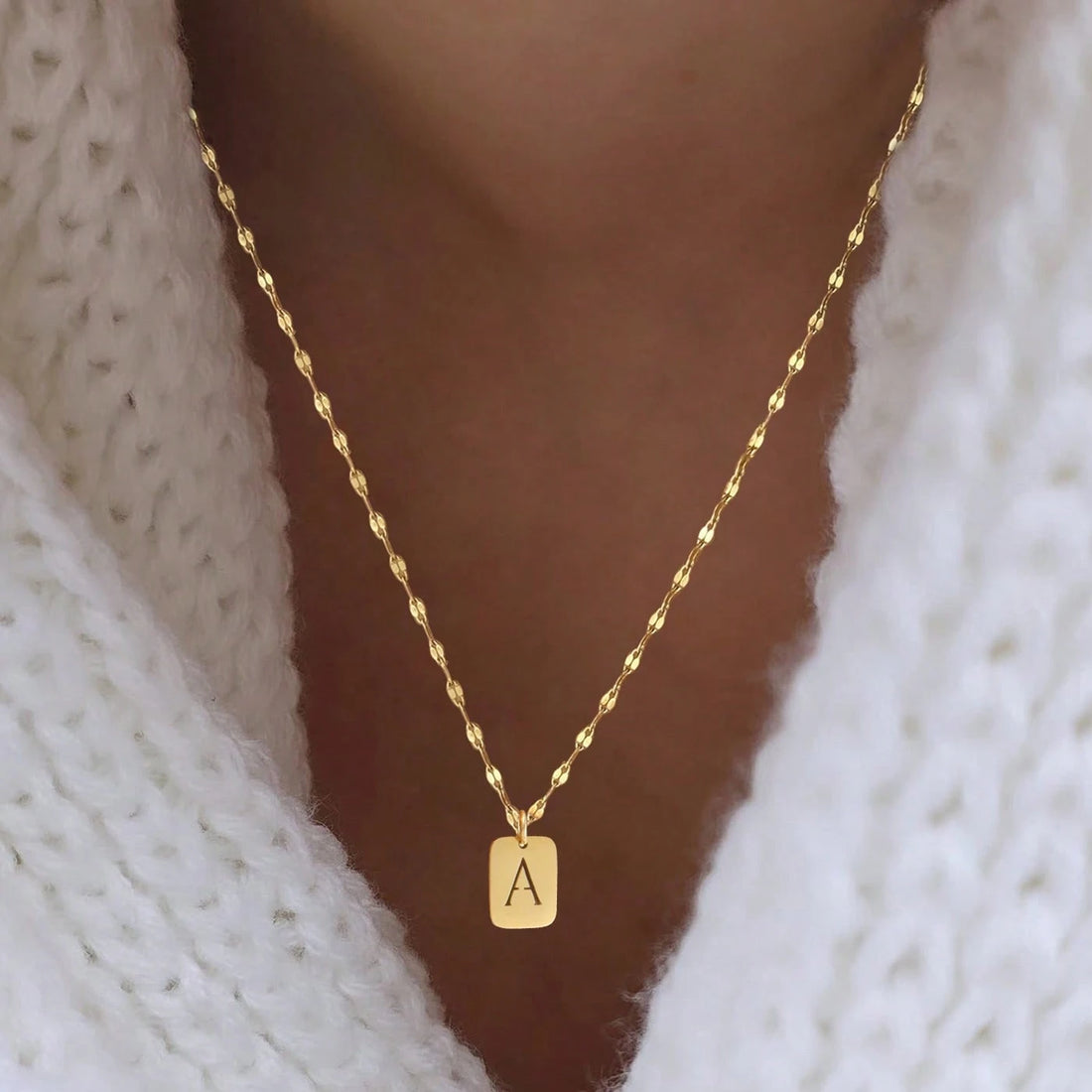 İnce Zincirli Kare Harf Kolye
