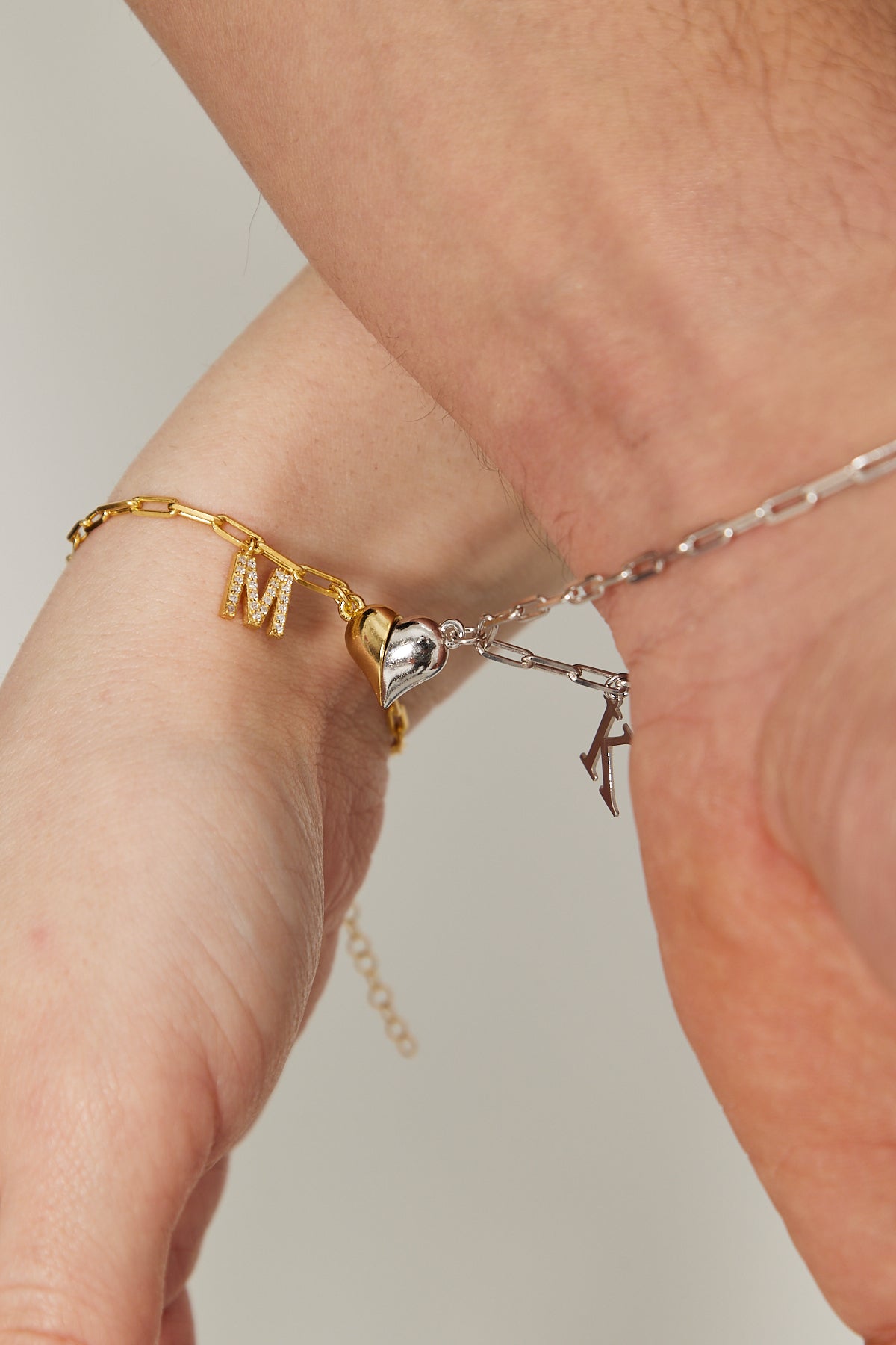 Mıknatıslı Kalp Harfli Çift Bilekliği - 925 GÜMÜŞ