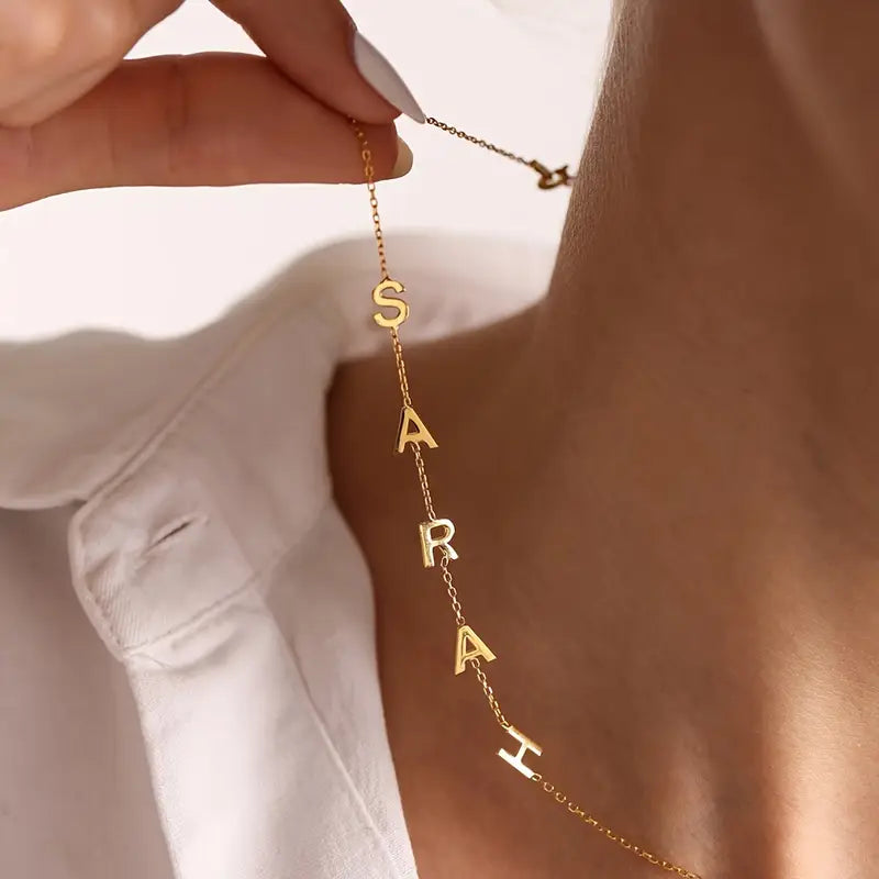 Düz İsimli Yan Kolye