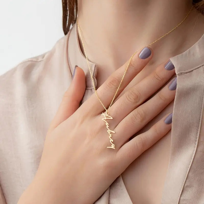 Force Zincirli El Yazısı Dikey Kolye