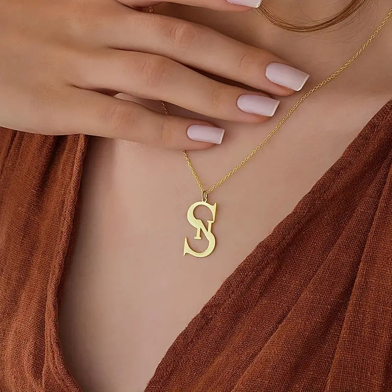 Büyük Küçük Harf Kombinasyonlu Modern Kolye