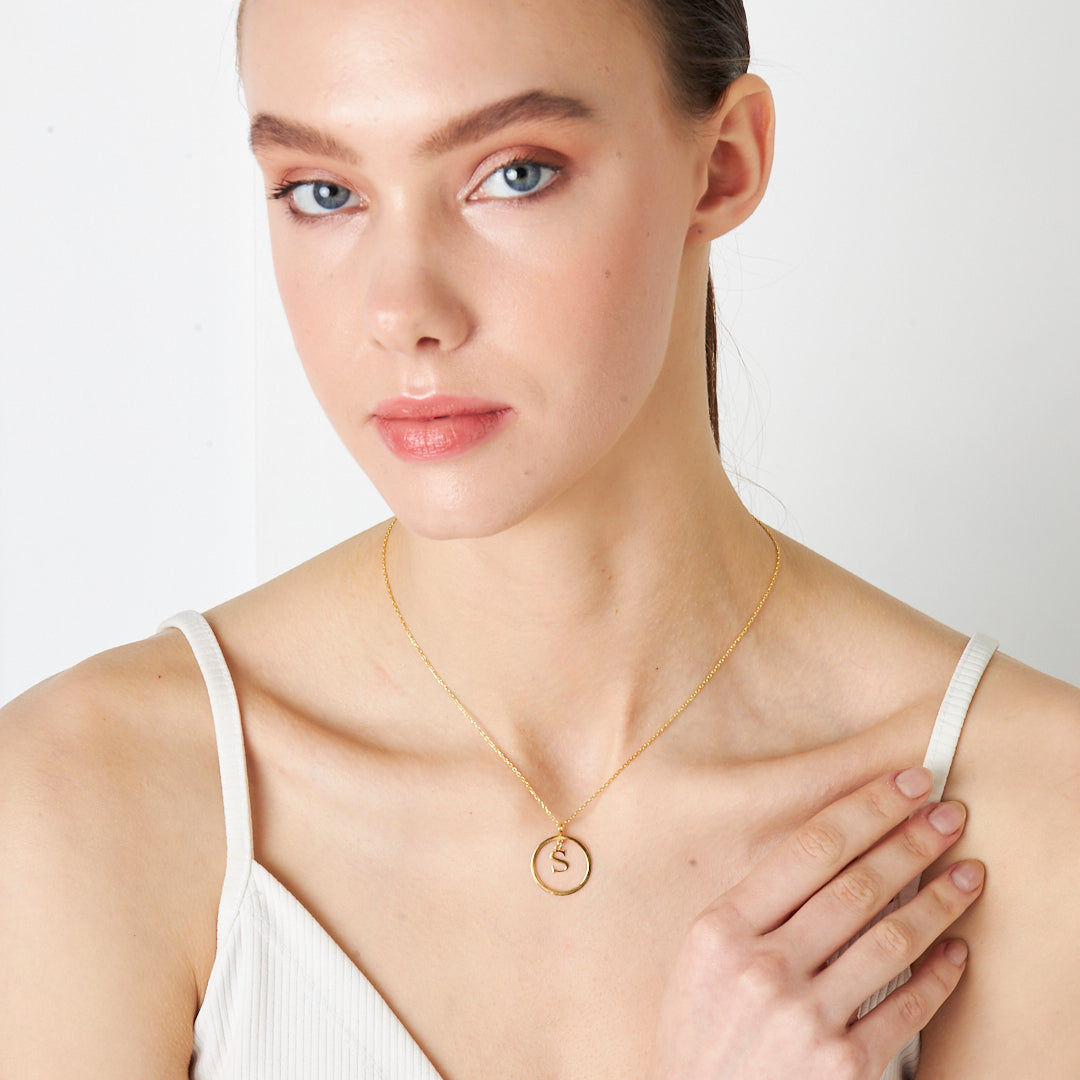 Yuvarlak Asılı Harf Kolye - 925 GÜMÜŞ