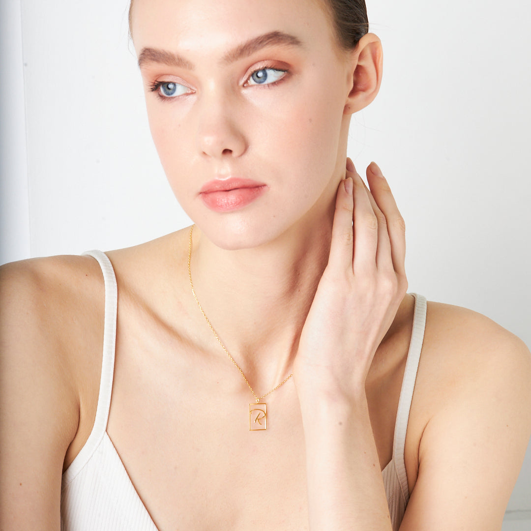 Harfli Dikdörtgen Kolye - 925 GÜMÜŞ