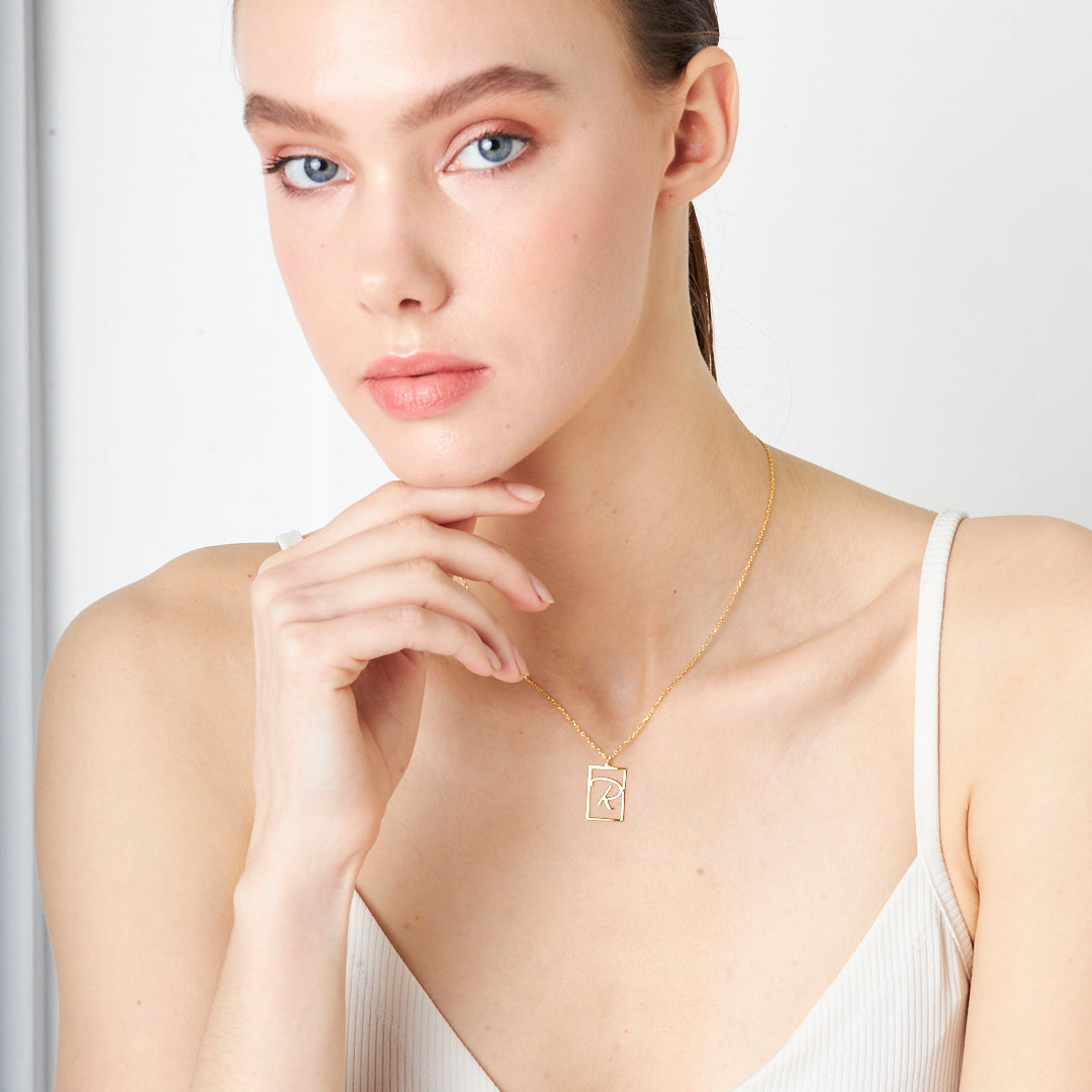 Harfli Dikdörtgen Kolye - 925 GÜMÜŞ