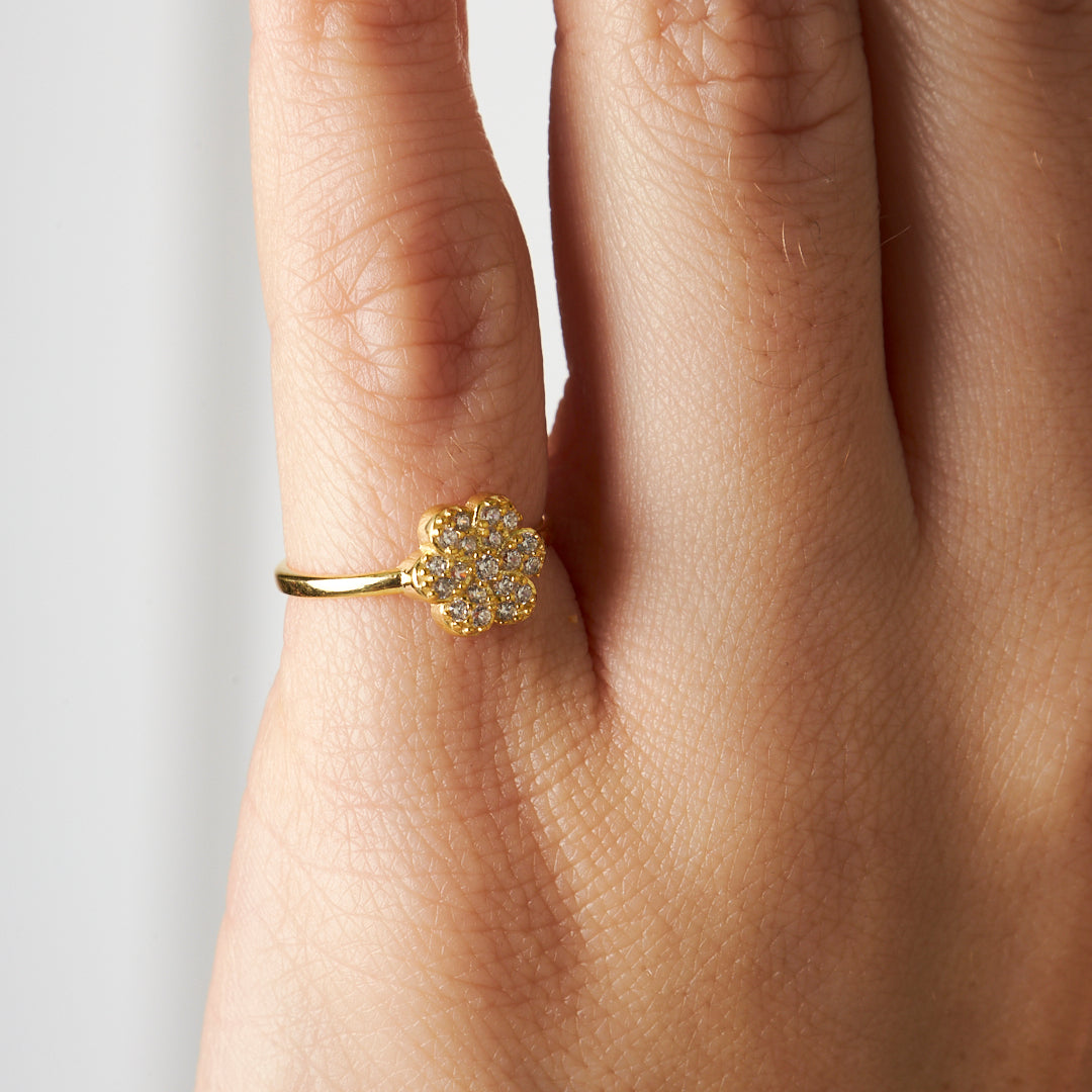 Çiçek Motifli Taşlı Yüzük - 925 GÜMÜŞ