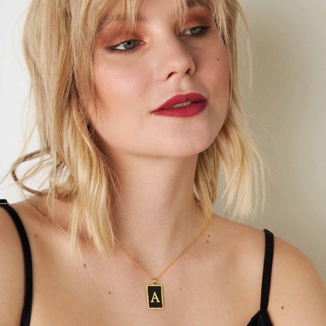 Siyah Mineli Kare Harf Kolye - 925 GÜMÜŞ