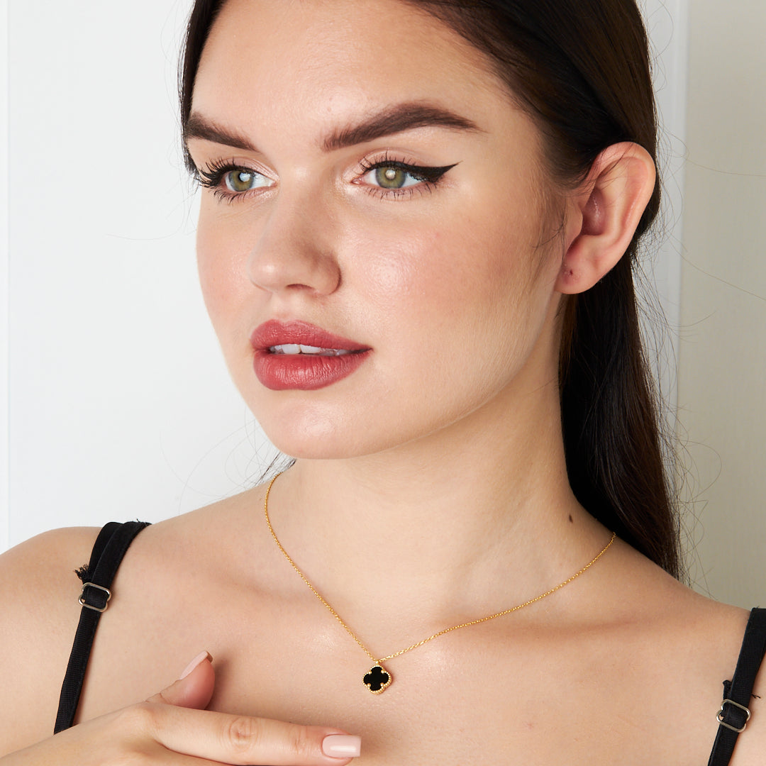 Siyah Taşlı Yonca Yaprağı Kolye - 925 GÜMÜŞ