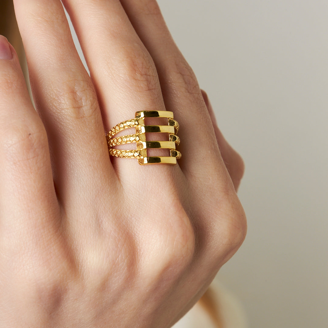 Kenarları desenli 14K ALTIN kaburga halkası