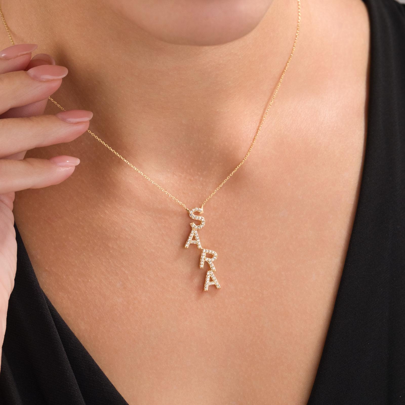 DİKEY İSİM TAŞLI HARF KOLYE -925 GÜMÜŞ