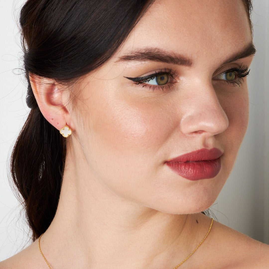 Beyaz Taşlı Yonca Yaprağı Küpe - 925 GÜMÜŞ