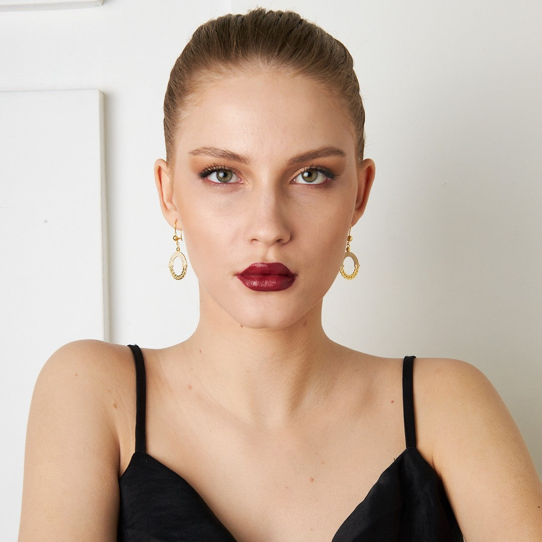 Zirkon Taşlı Oval Şık Tasarım Küpe - 925 GÜMÜŞ