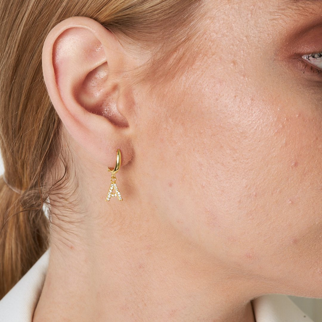 Parıltılı Taşlı Harf Küpe - 925 GÜMÜŞ