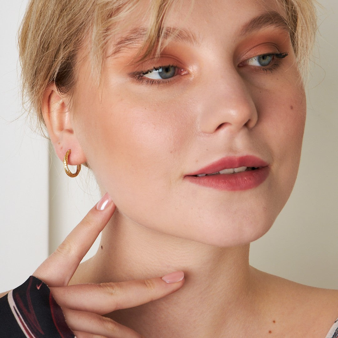 Taşlı Bükülmüş Küpe - 925 GÜMÜŞ