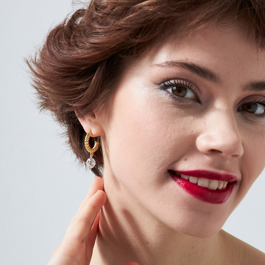 Bükülmüş Halkalı Tek Taş Küpe - 925 GÜMÜŞ