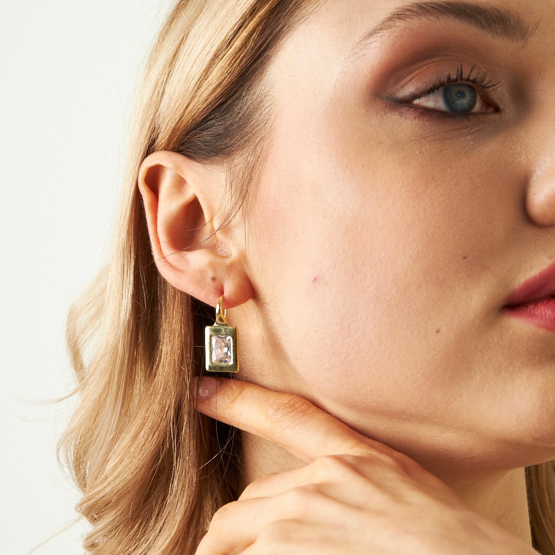 Kare Tek Taş Küpe - 925 GÜMÜŞ