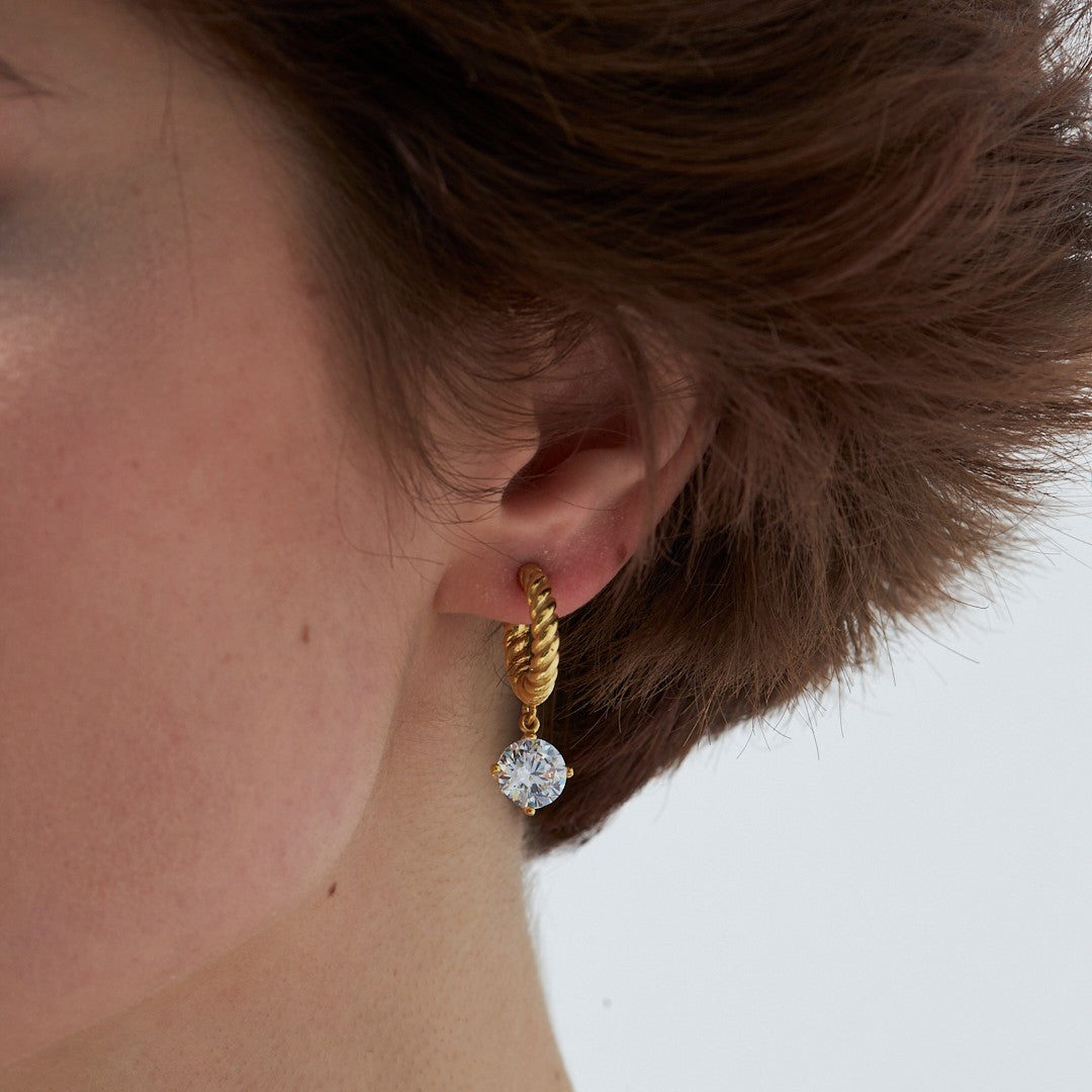 Bükülmüş Halkalı Tek Taş Küpe - 925 GÜMÜŞ