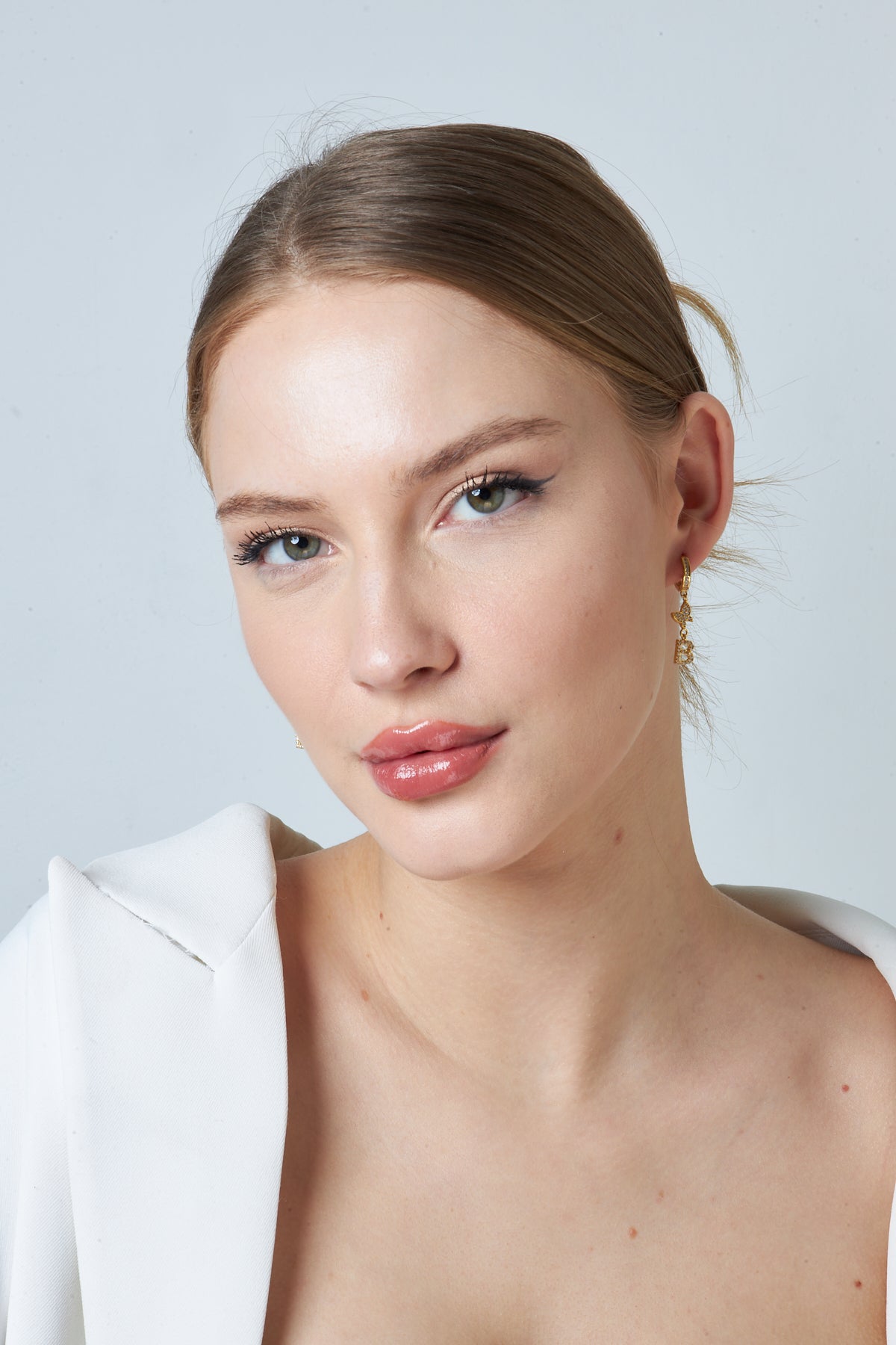 Taşlı Kelebekli Harf Küpe - 925 GÜMÜŞ