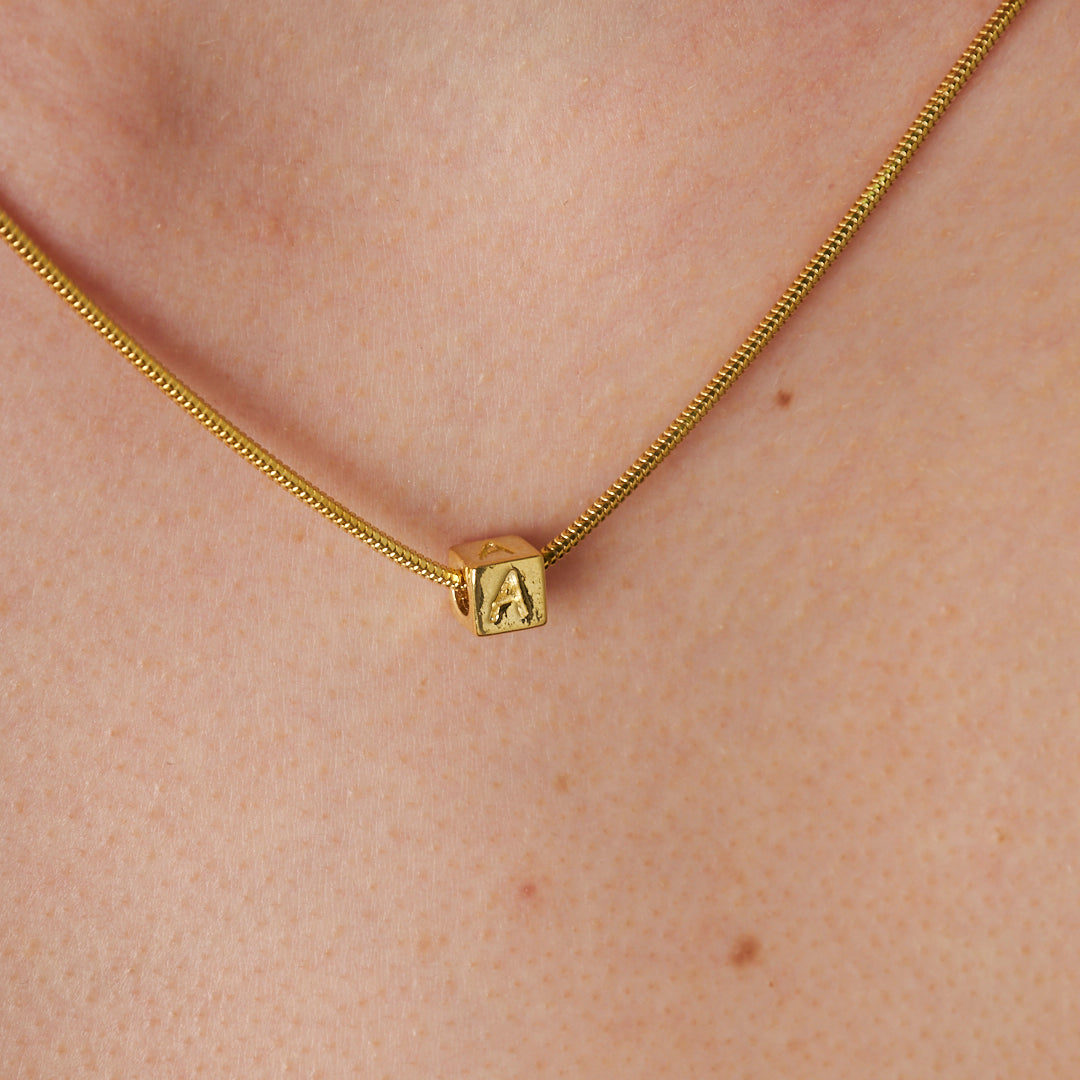Küp Harfli Zincir Kolye - 925 GÜMÜŞ
