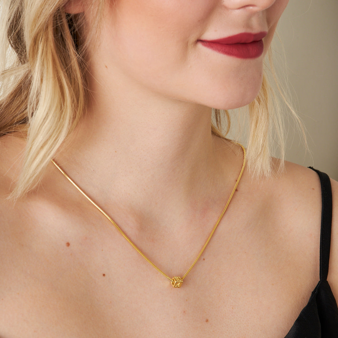 Küp Harfli Zincir Kolye - 925 GÜMÜŞ