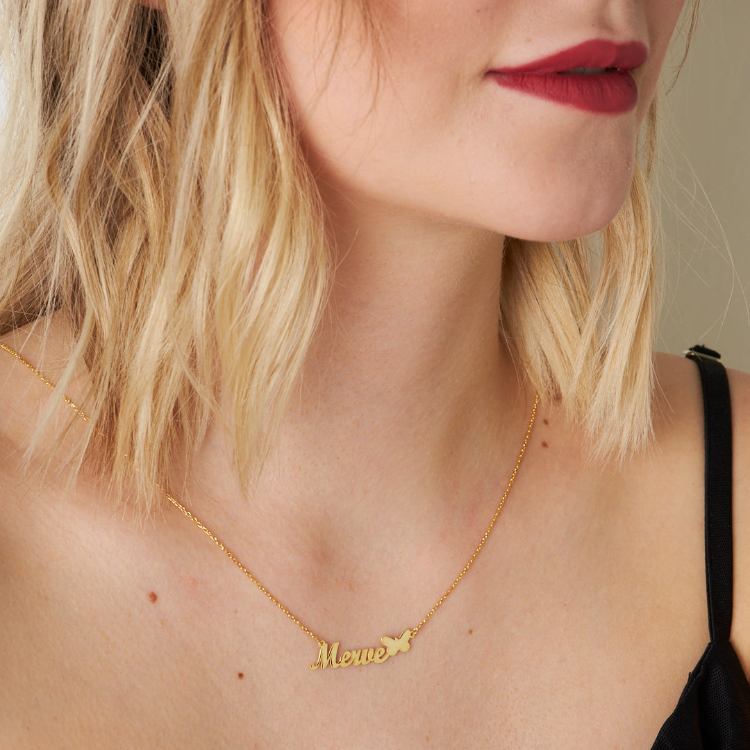 Kelebek Figürlü Yatay İsim Kolyesi - 925 GÜMÜŞ