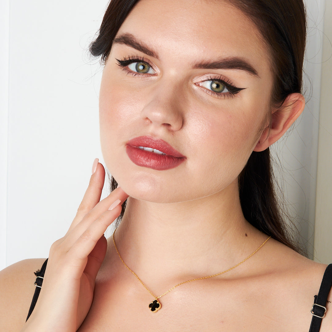 Siyah Taşlı Yonca Yaprağı Kolye - 925 GÜMÜŞ