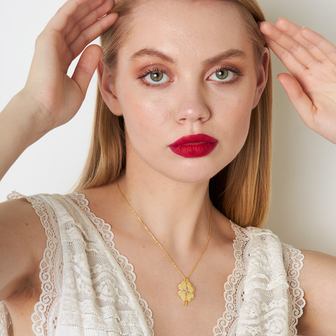 Kalpli Yonca Kolye - 925 GÜMÜŞ