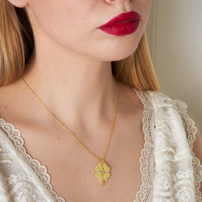 Kalpli Yonca Kolye - 925 GÜMÜŞ