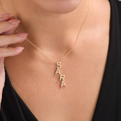 DİKEY İSİM TAŞLI HARF KOLYE -925 GÜMÜŞ