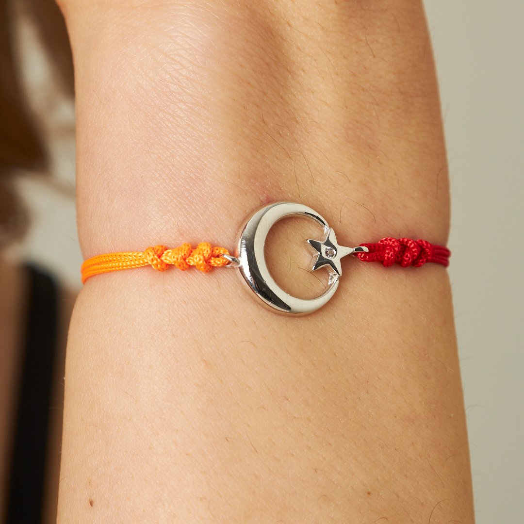 Rot orangefarbenes Seilarmband mit Mondstern